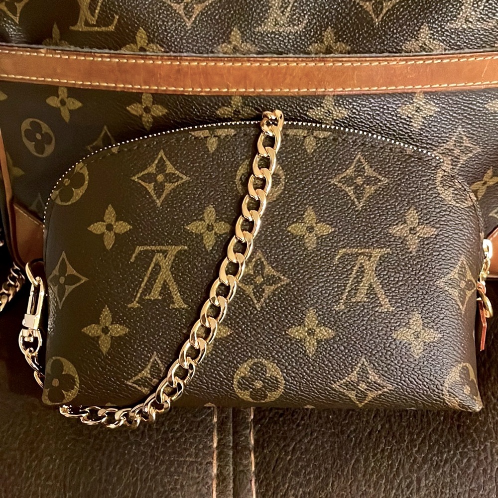 ‼️SOLD‼️Louis Vuitton 2022 cosmetic pouch/crossbody - Picture 6 of 14